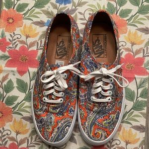 EUC VANS. Size 8W/6.5M.